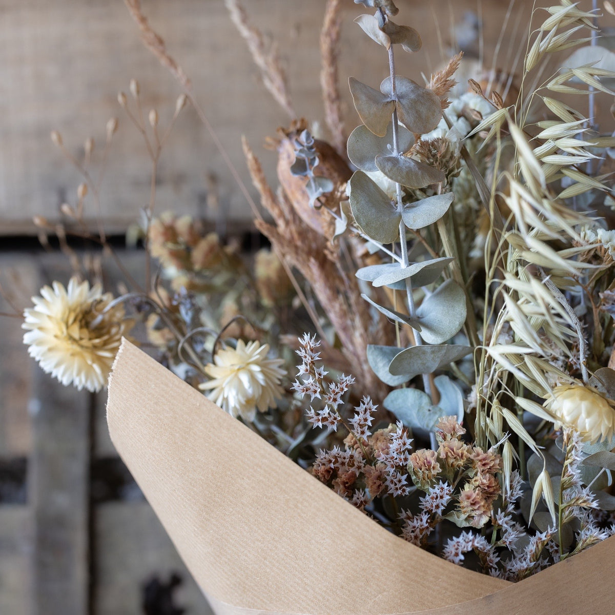 Everlasting Flower Gift bouquet - neutrals
