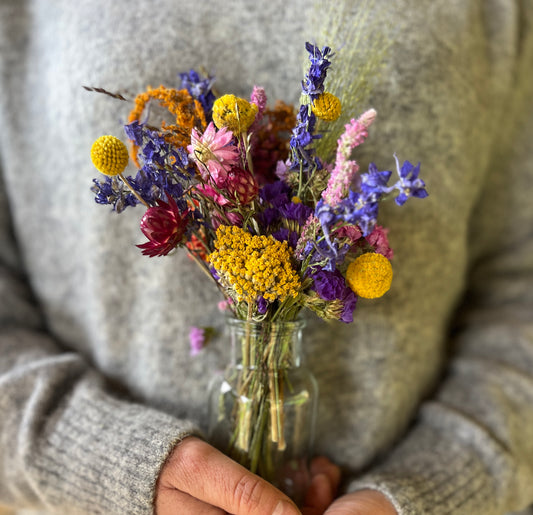 Bud vase with flowers