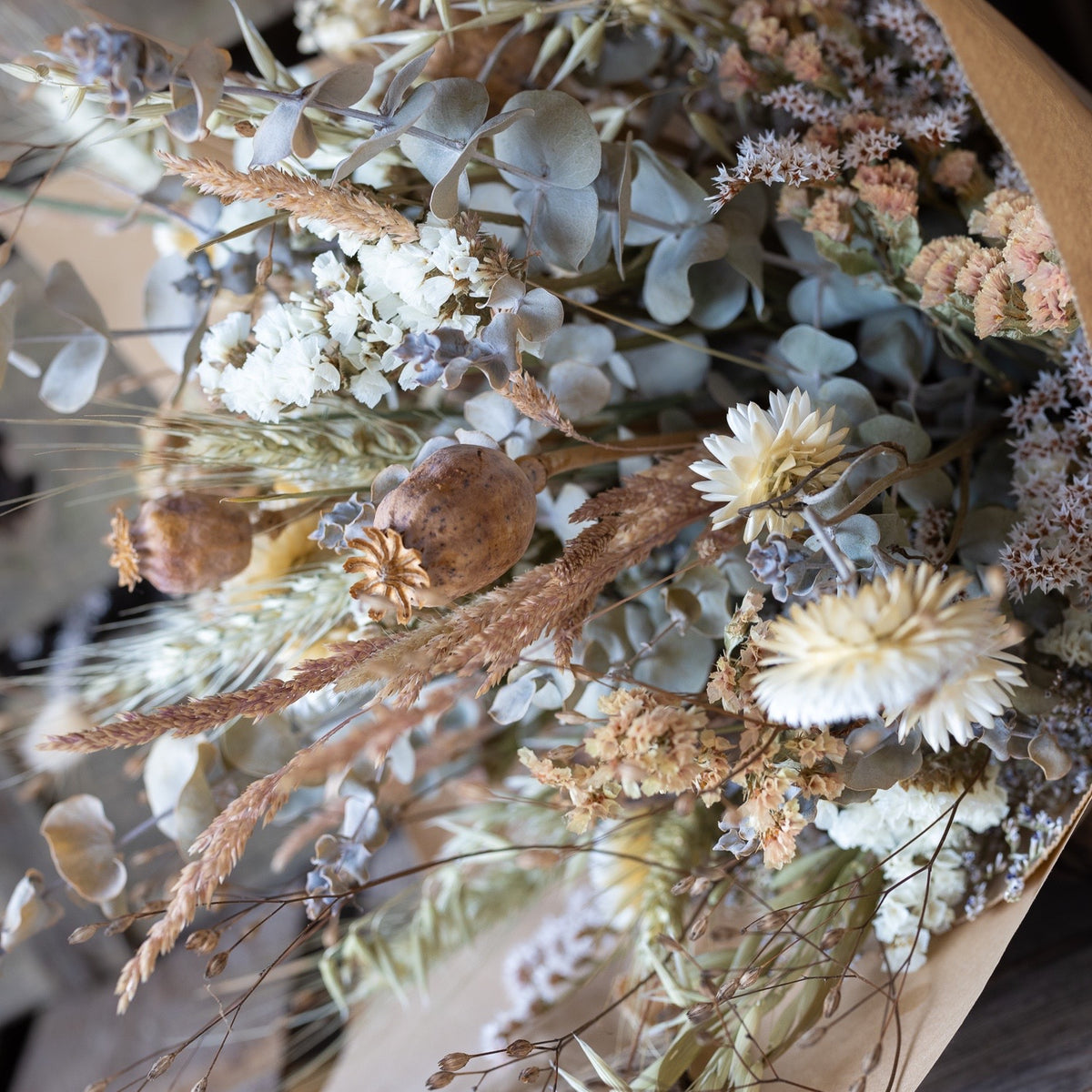 Everlasting Flower Gift bouquet - neutrals
