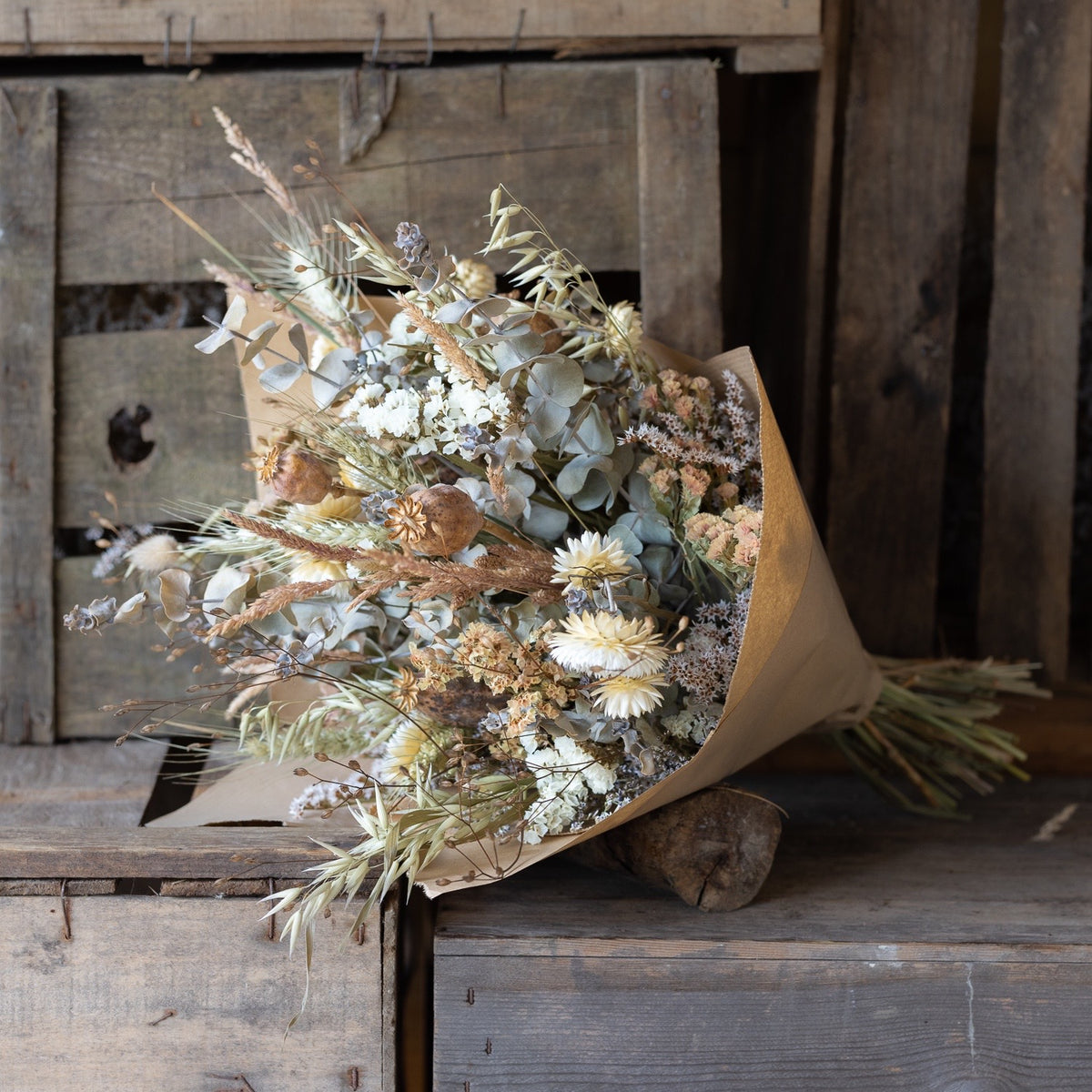 Everlasting Flower Gift bouquet - neutrals