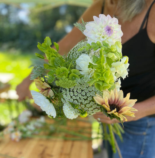 Make a hand-tied bouquet workshop
